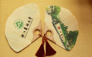 农业科技的书签 浙江农林大学自主研发竹制“最科技”录取通知书